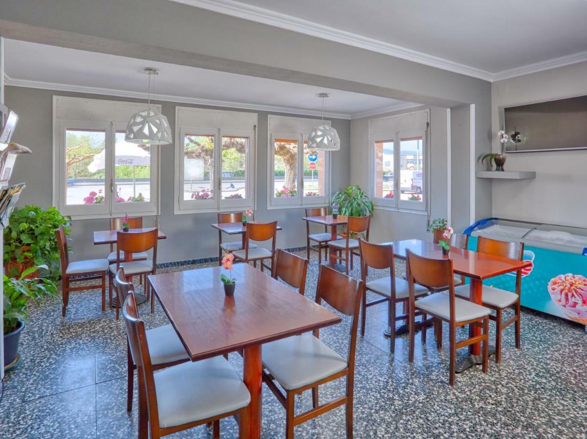 Hostal Mas Ferrer Cornella de Terri Exterior photo