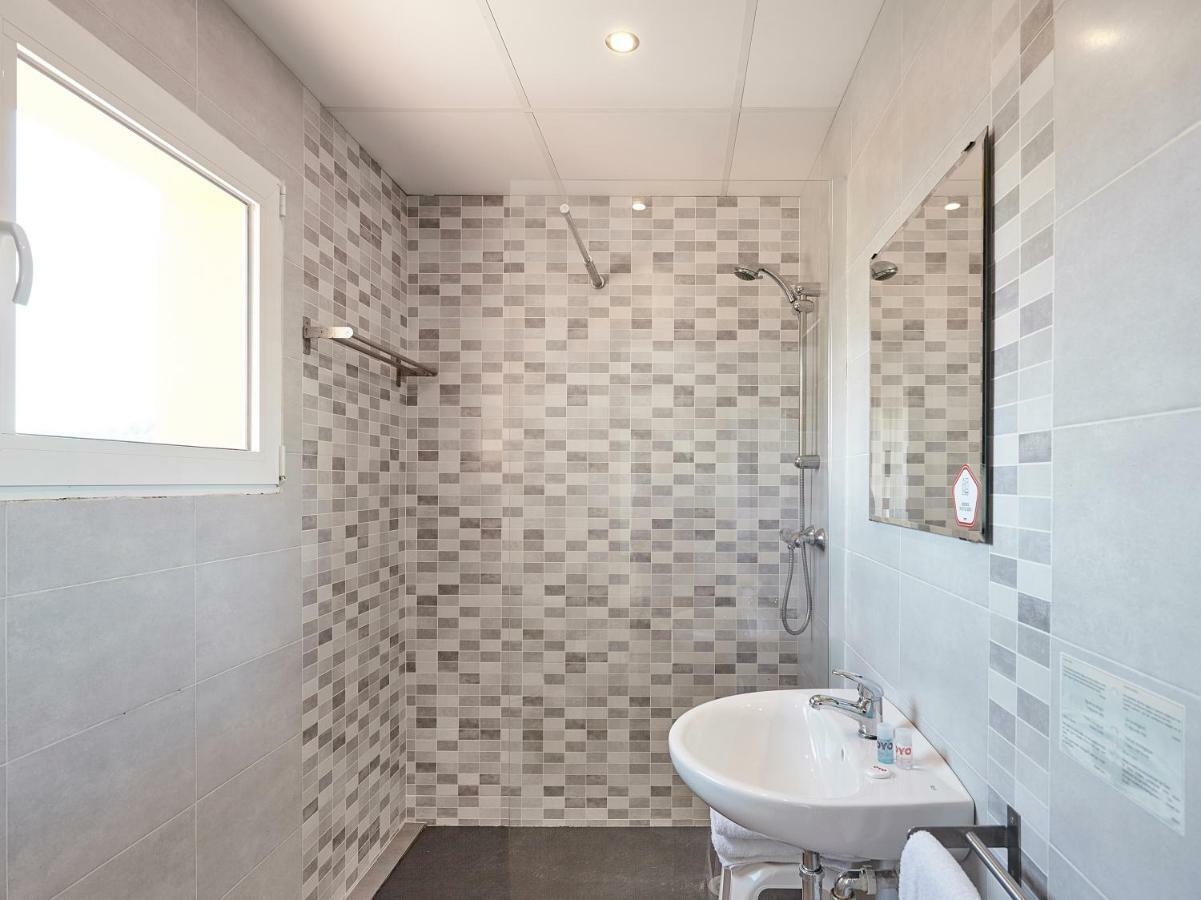 Hostal Mas Ferrer Cornella de Terri Exterior photo