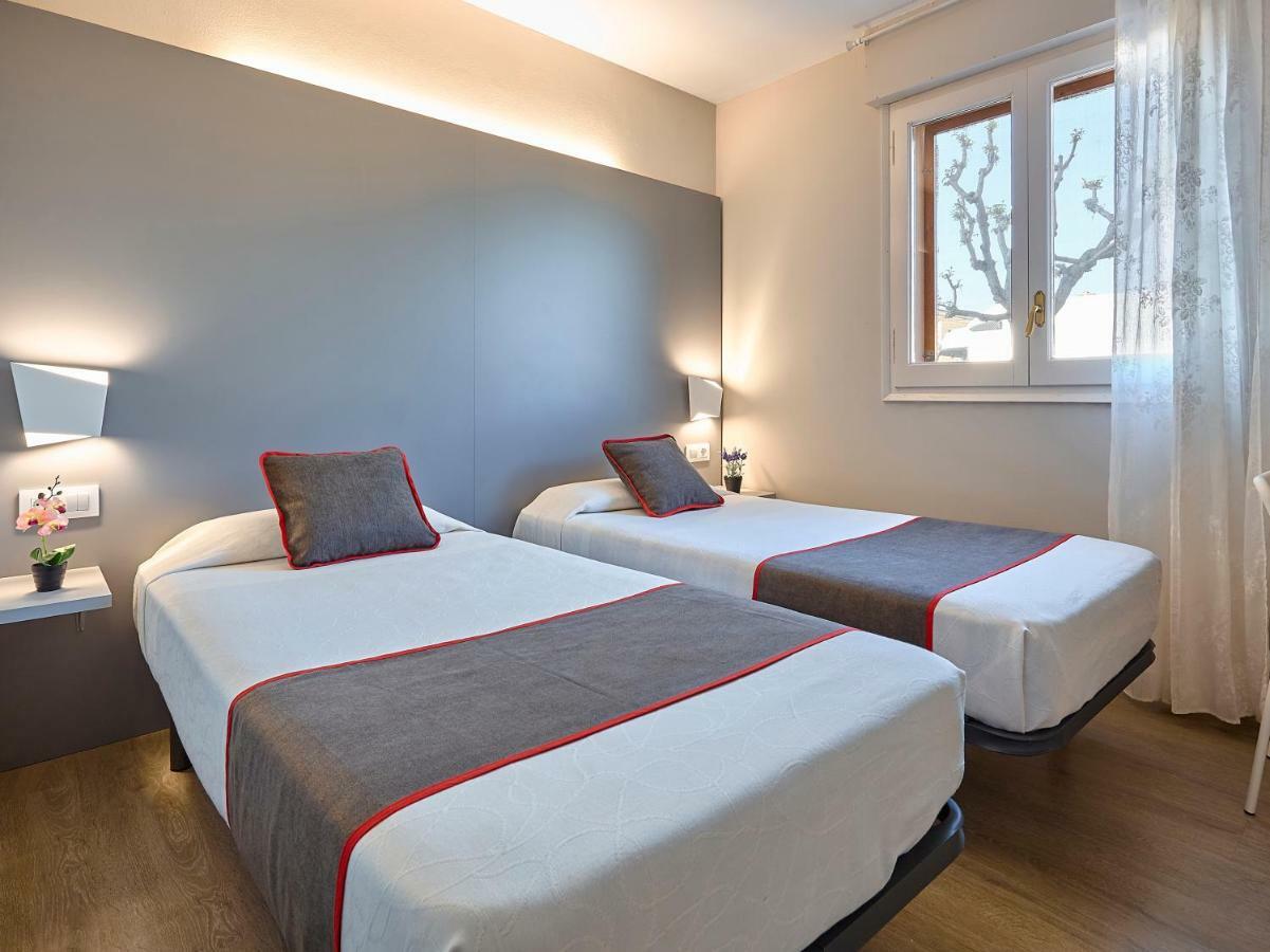 Hostal Mas Ferrer Cornella de Terri Exterior photo