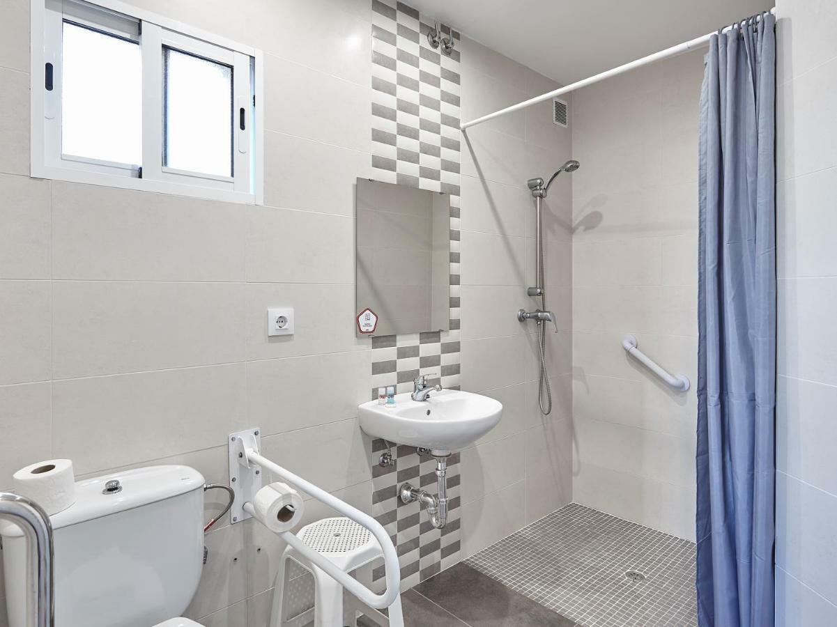 Hostal Mas Ferrer Cornella de Terri Exterior photo